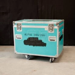 Clay Paky Alpha 700 Wash -Trendy Winkel Voor Audiobenodigdheden CP Alpha 700 double flightcase green 1 2