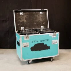 Clay Paky Alpha Profile 700 -Trendy Winkel Voor Audiobenodigdheden CP Alpha 700 double flightcase green 2