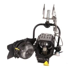 DeSisti Leonardo 1kw Fresnel Pole Operated 12 DeSisti Leonardo 1kw Fresnel Pole Operated -Trendy Winkel Voor Audiobenodigdheden Desisti 1kw pole operated 1000watts fresnell 2021 5