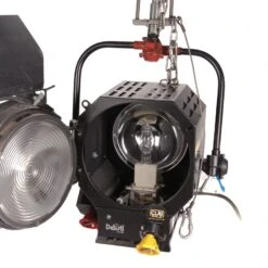 DeSisti Leonardo 2kw Fresnel Pole Operated 7 DeSisti Leonardo 2kw Fresnel Pole Operated -Trendy Winkel Voor Audiobenodigdheden Desisti 2kw pole operated 2000watts fresnell 2021 4