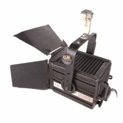 Spotlight Sintesi Area 12 1kW Fresnel -Trendy Winkel Voor Audiobenodigdheden Spotlight Sintesi Area 12 fresnel 3 scaled 1